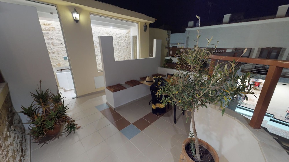 Porto Enetikos Suites 30/50