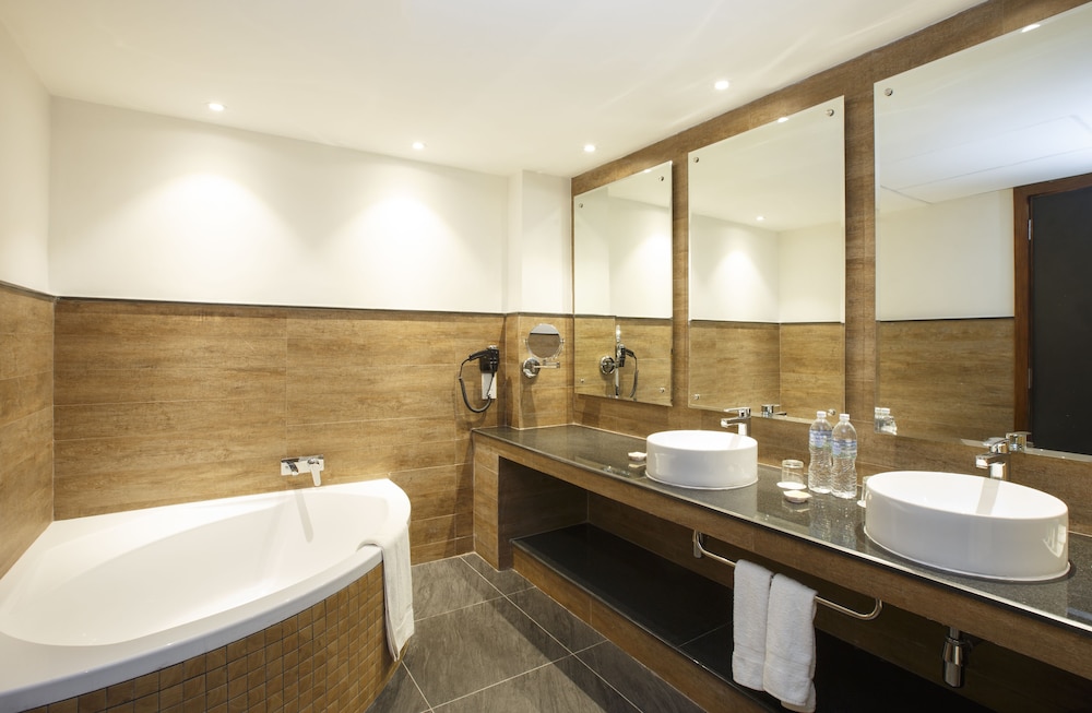 Hotel Ambassador by ACE Hotels 48/49