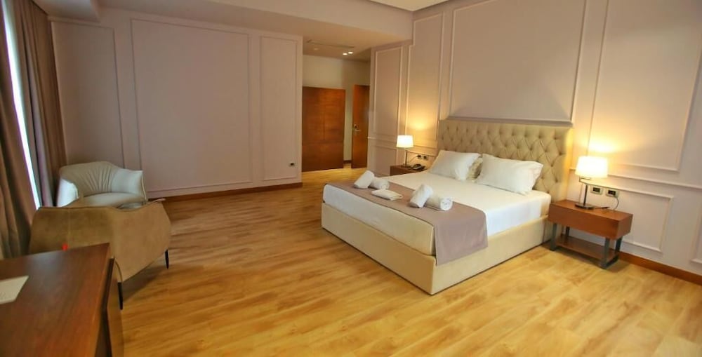 Portik Hotel 9/20