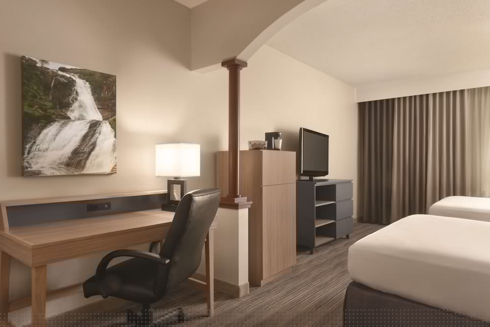 Country Inn & Suites By Radisson, Eagan, MN 10/35