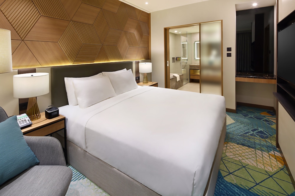 1 BEDROOM, SUITE