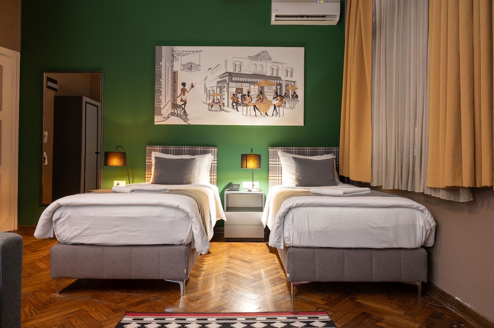 Hotel London B&B 18/44