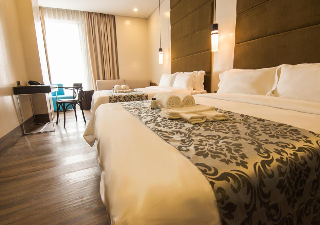 DELUXE, DOUBLE BED