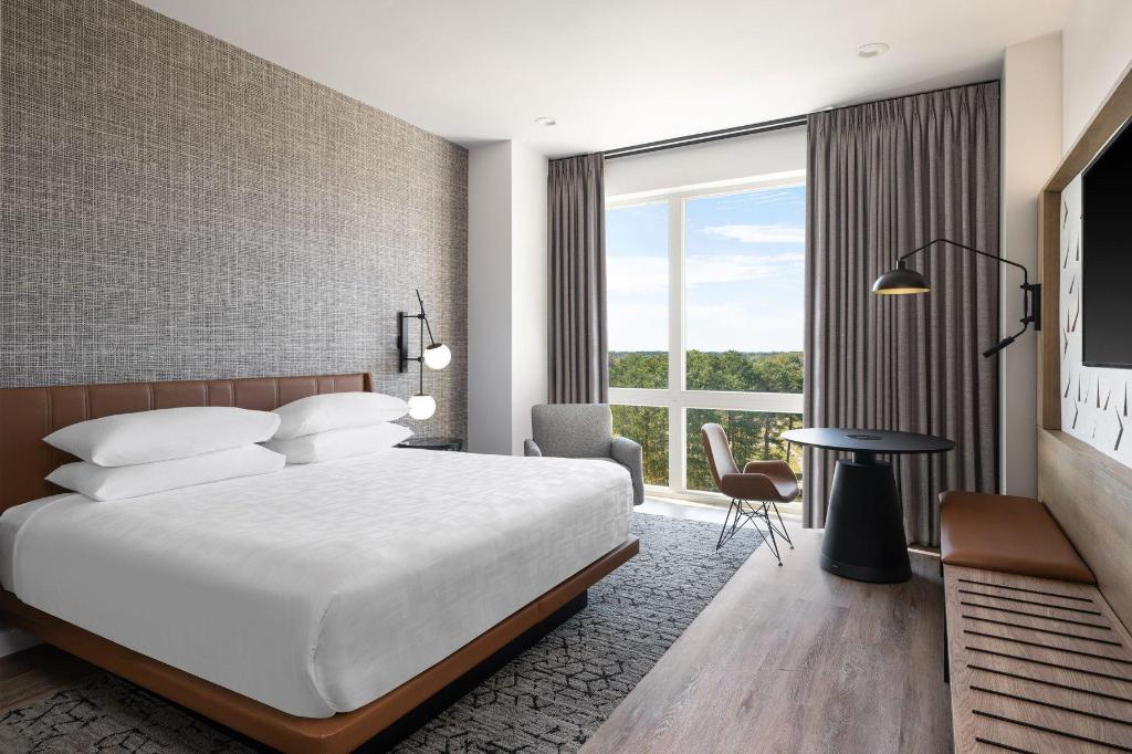 Signature, Presidential, Suite, King Bed, Golf Course View