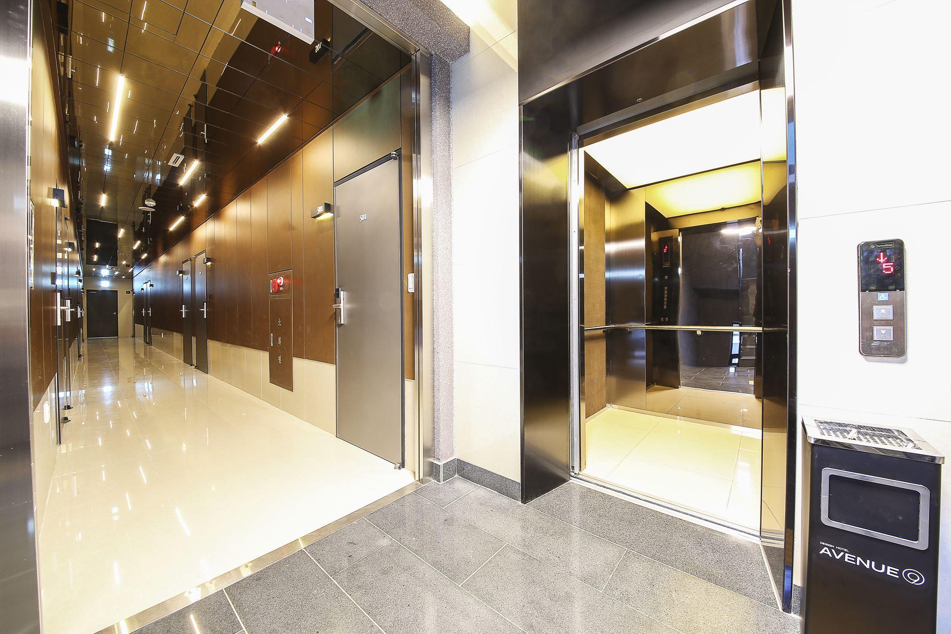 Avenue Nine Hotel 18/36
