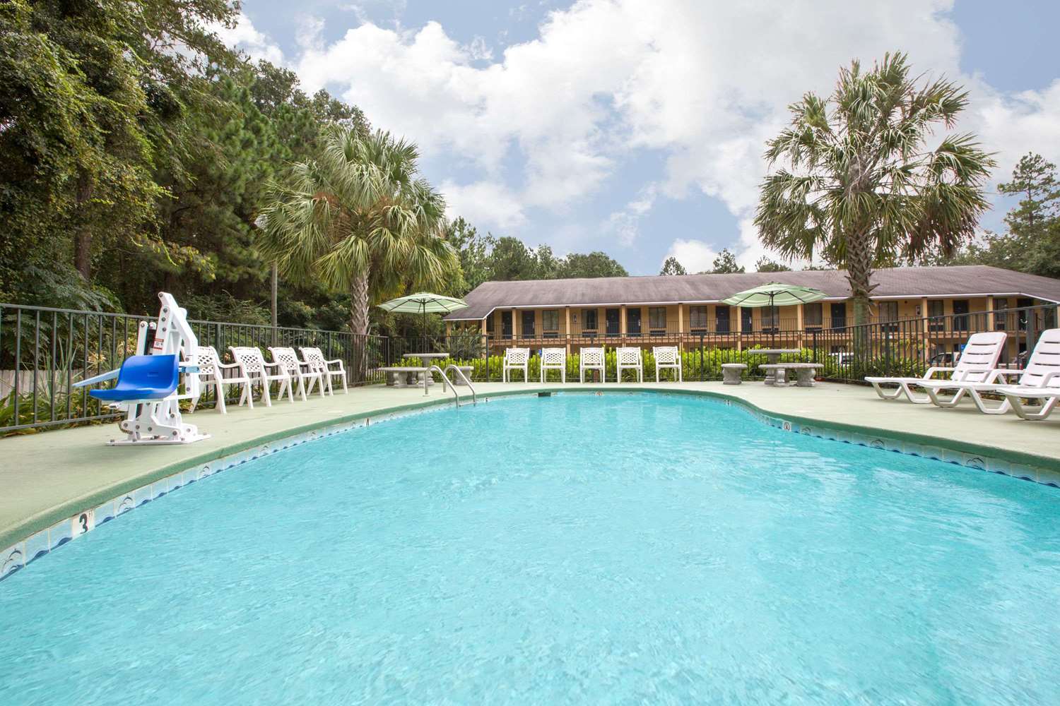 Howard Johnson By Wyndham Dothan 25/25