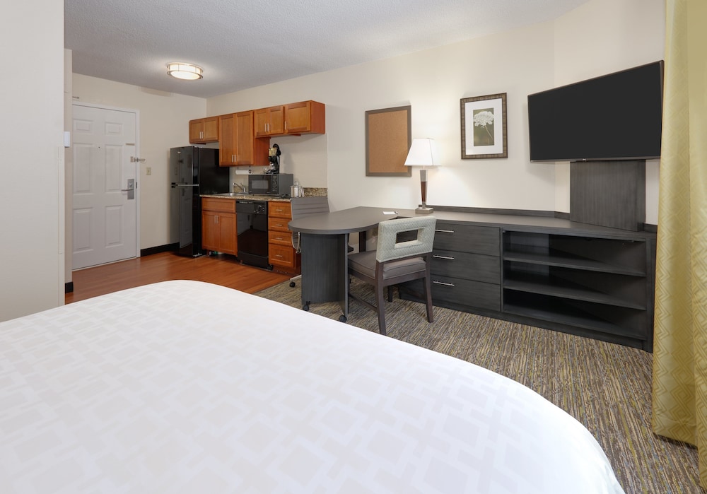 Candlewood Suites Salina 14/49