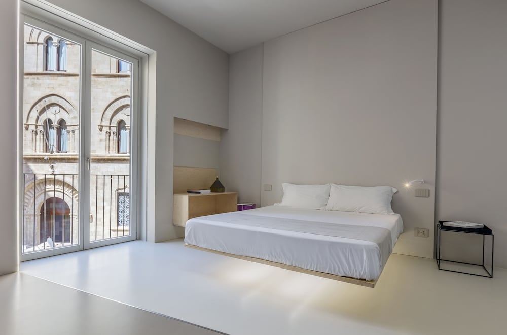 Five Place Design Suite & Apartments 12/58