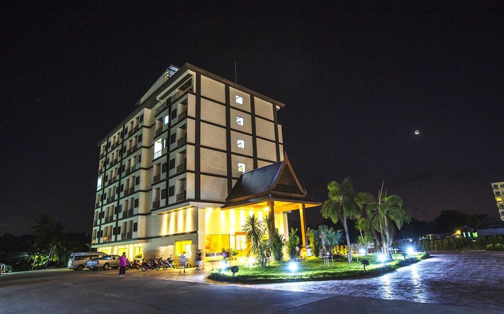 Airport Resort And Spa 11/69