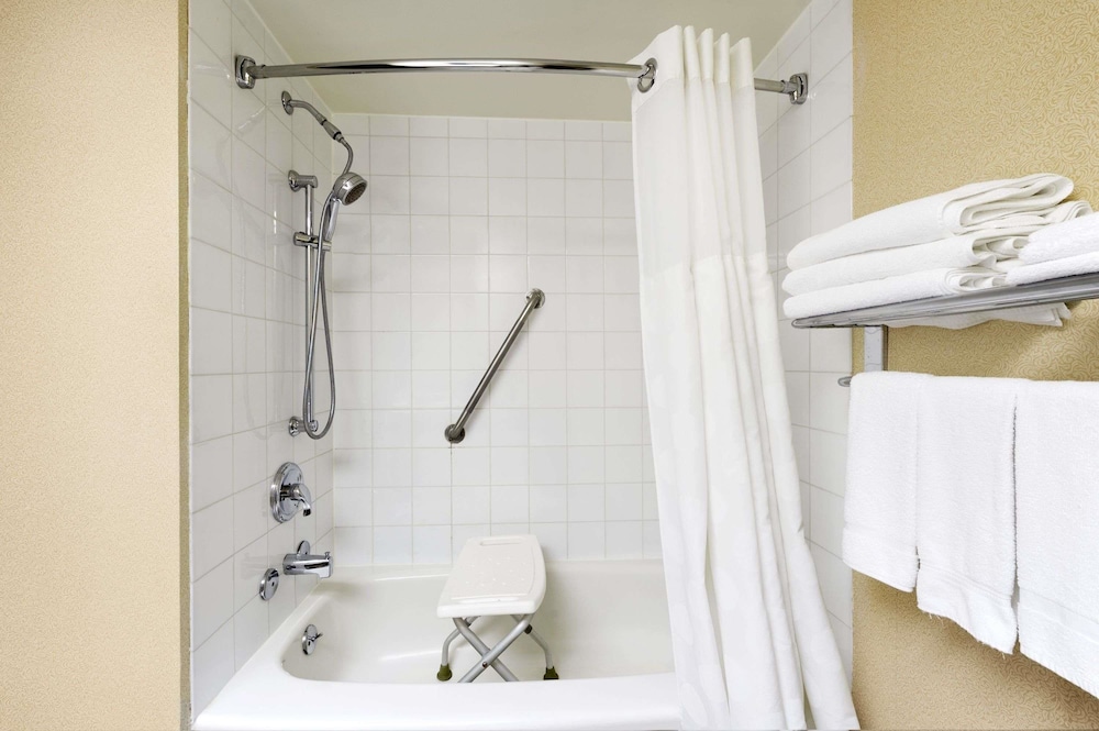 Ramada By Wyndham Trenton 6/23