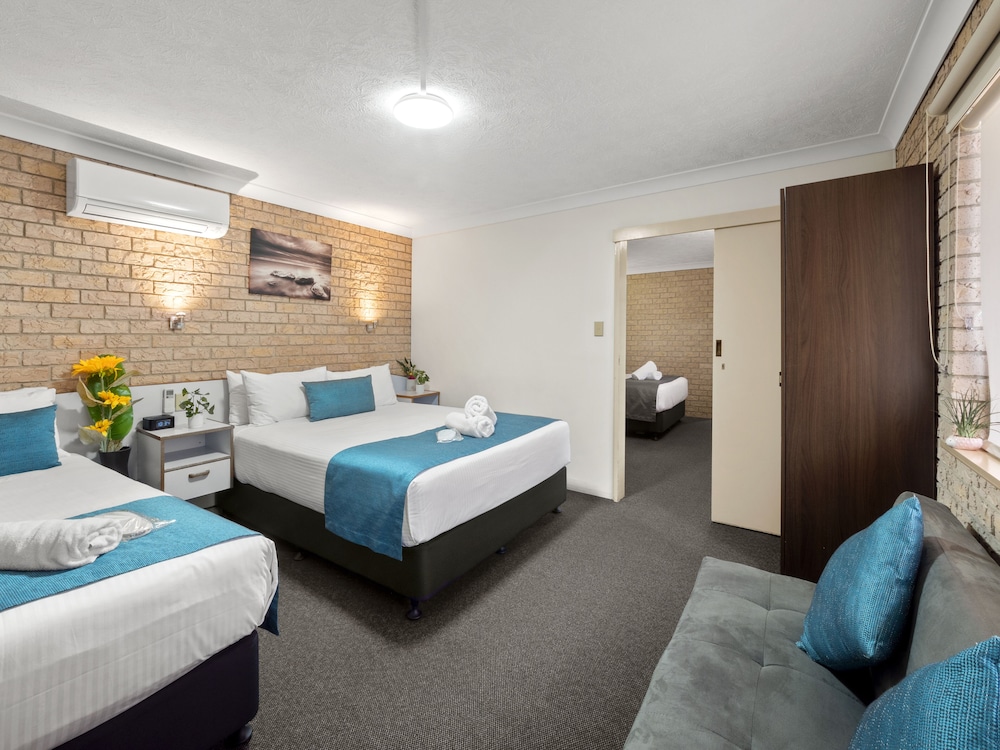 Kennedy Drive Airport Motel 16/44