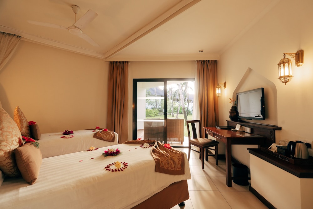 Sea Cliff Resort and Spa Hotel 24/80
