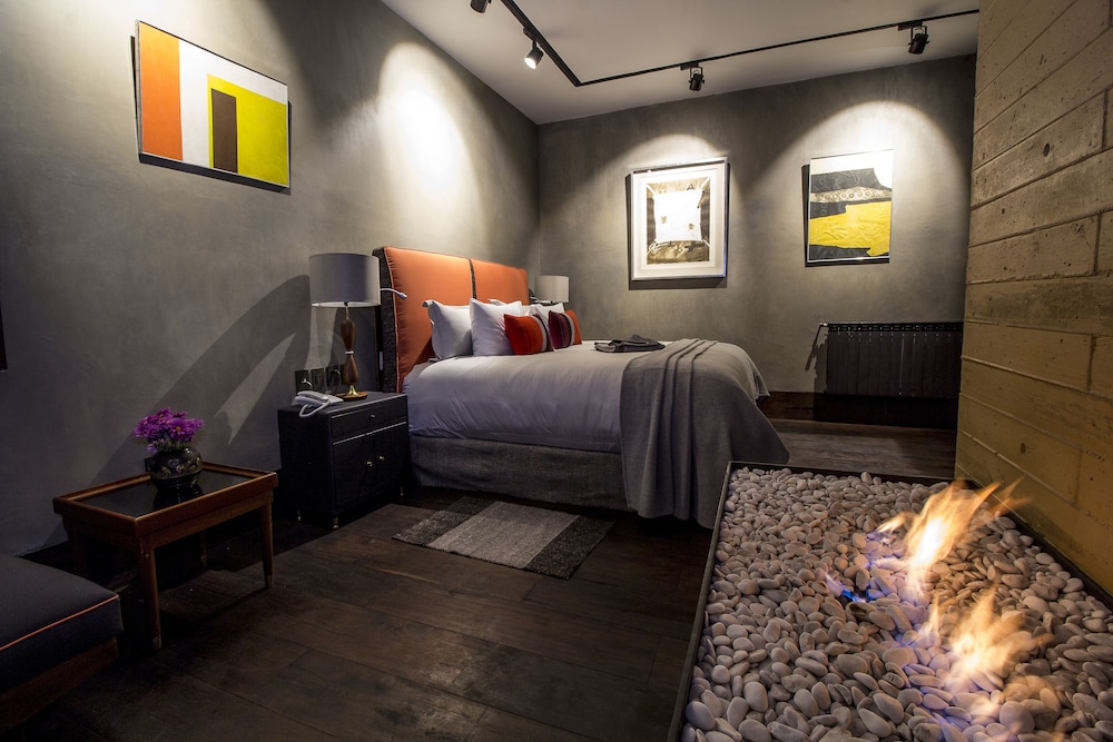 Uvence Arte + Hotel 36/50