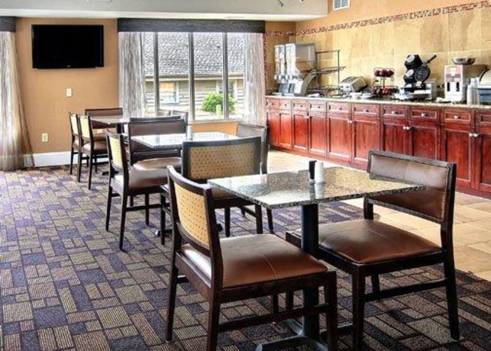 Quality Inn & Suites Greenville Near Downtown 16/19