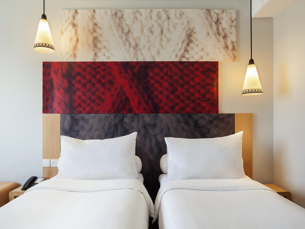 IBIS YOGYAKARTA ADI SUCIPTO 23/54