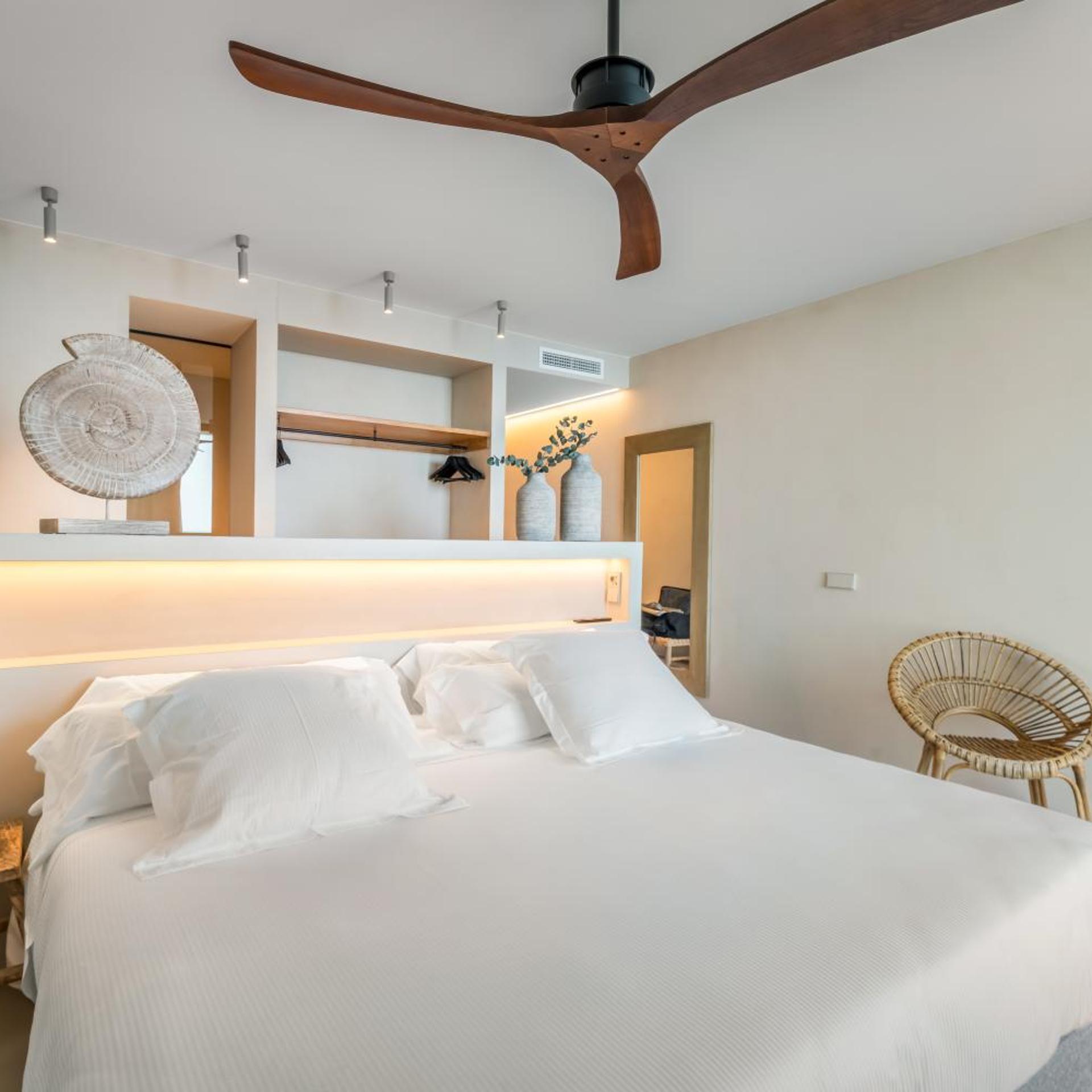 Suites by Miramar 11/50