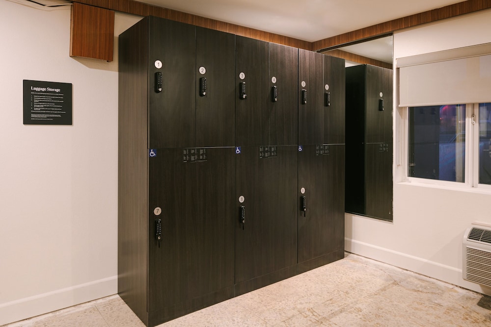 Hotel Solarena Newport Beach, a Dazzler Select by Wyndham 13/20