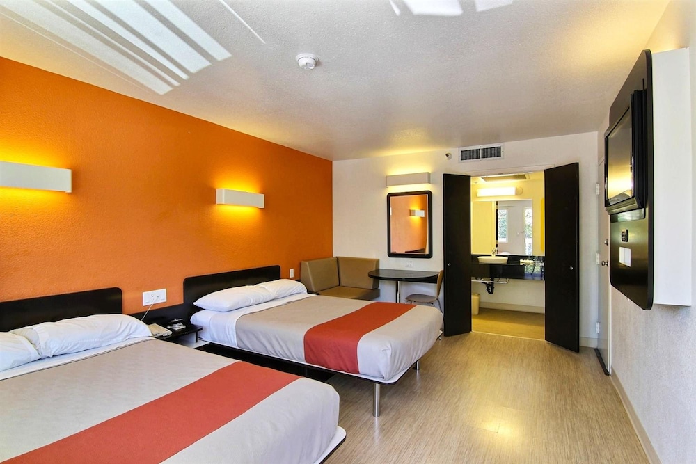 Motel6 Carpinteria CA Santa Barbara South 31/62
