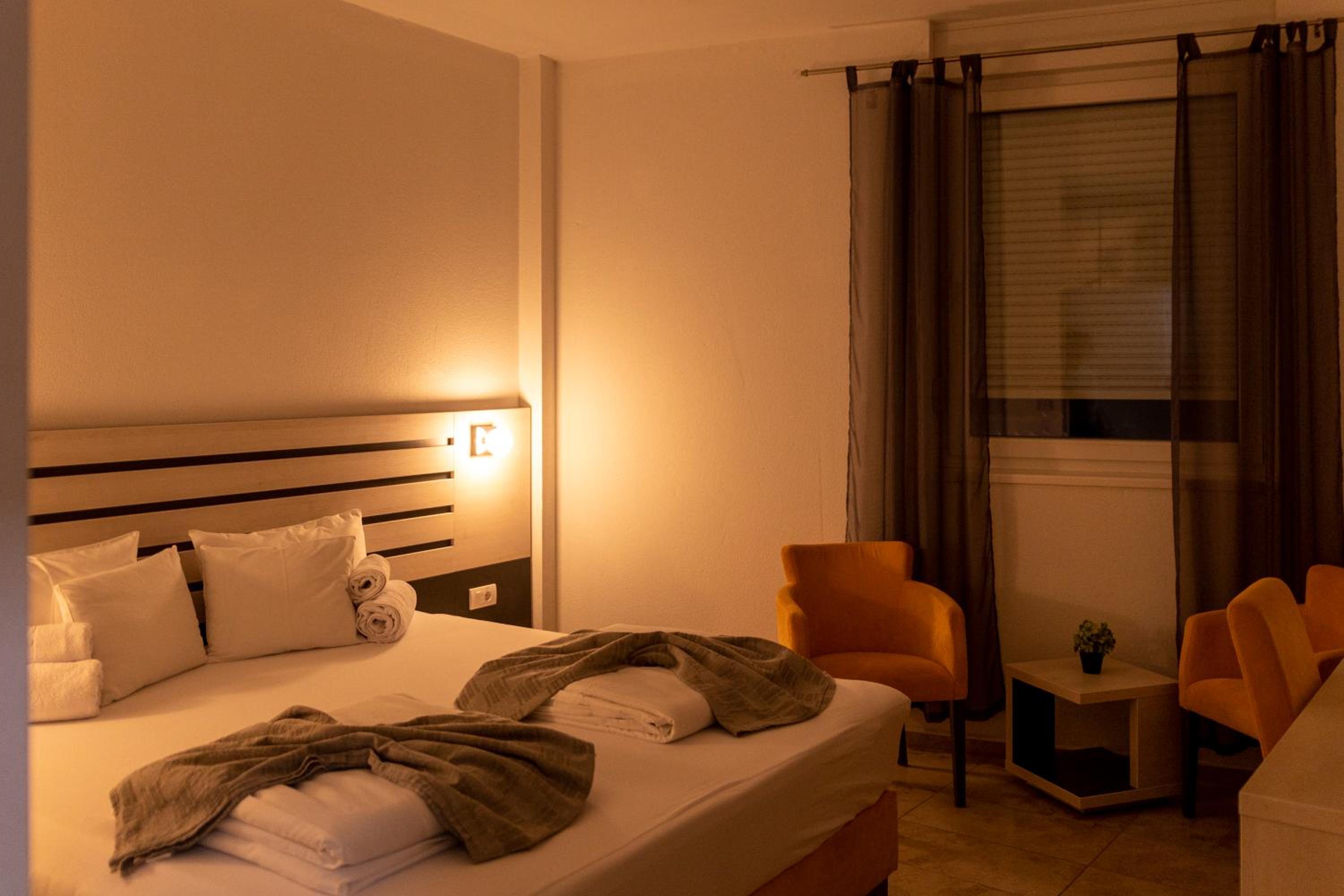 Standard, Double or Twin Bed