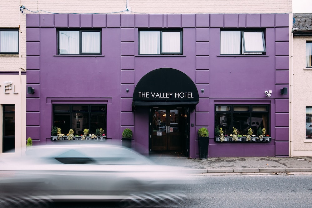 The Valley Hotel 2/50