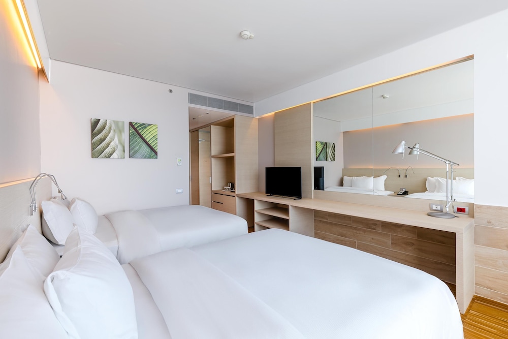 room, 2 queen beds