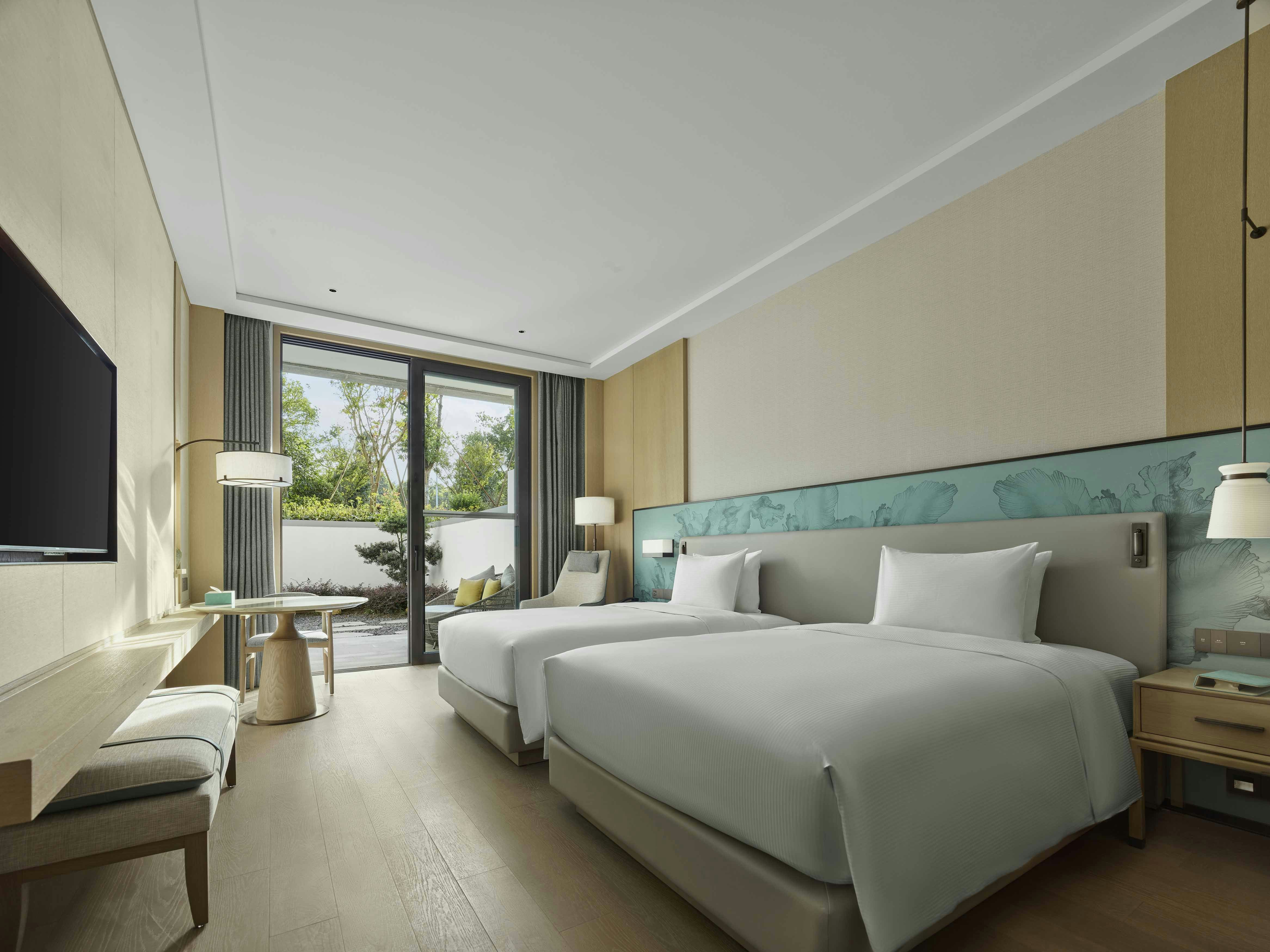 DELUXE, TWIN BEDS, PRIVATE GARDEN