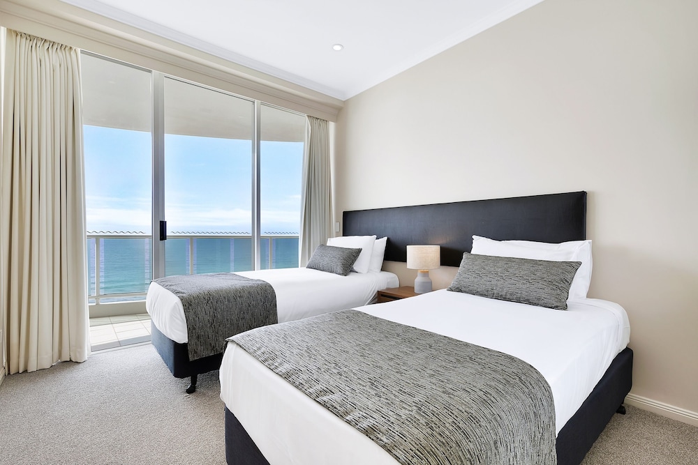 Pacific Views Resort 30/73