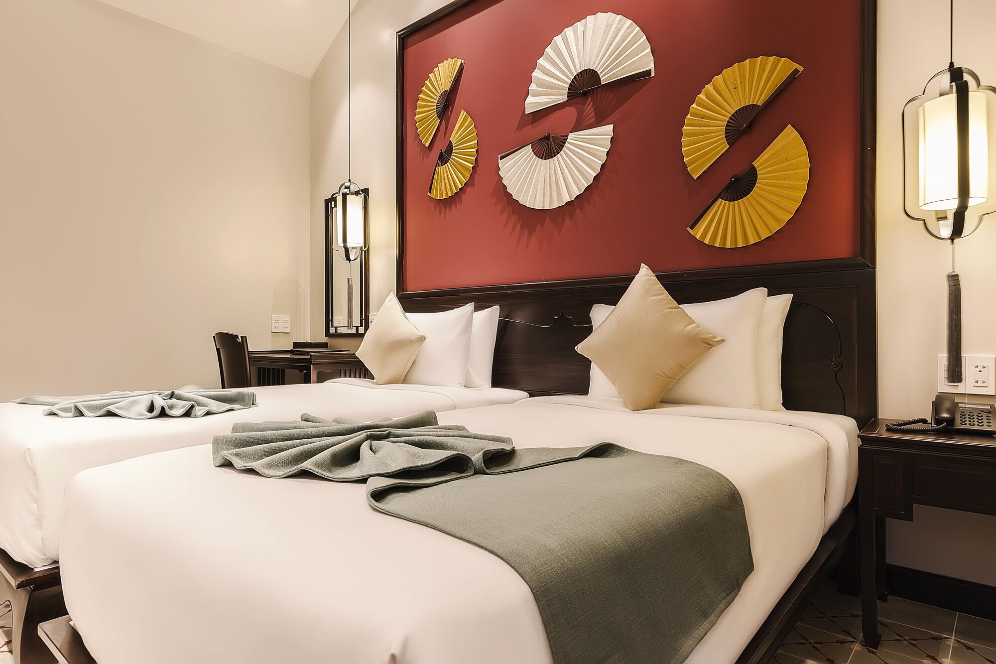 DELUXE, TWIN BEDS, GARDEN OR CITY VIEW