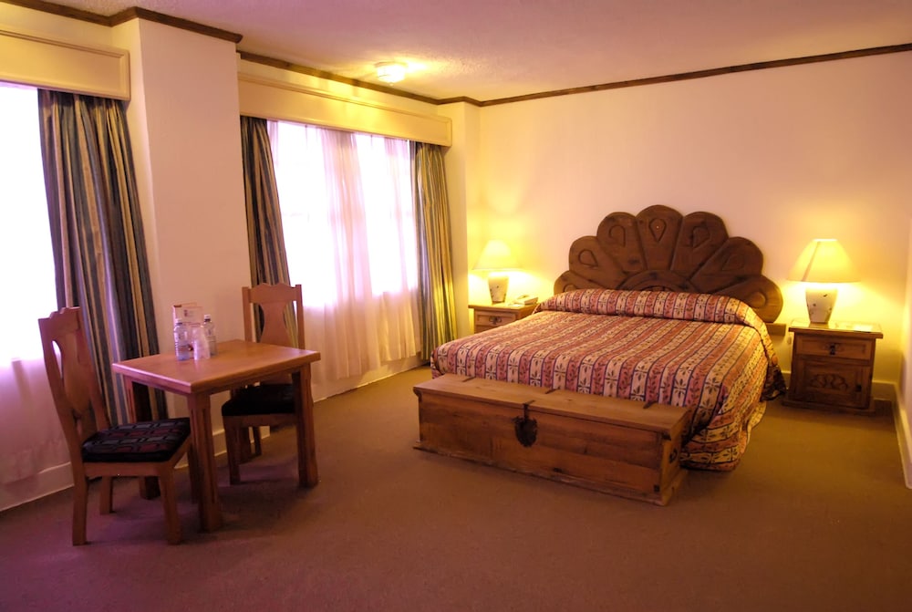 Standard, Queen Bed