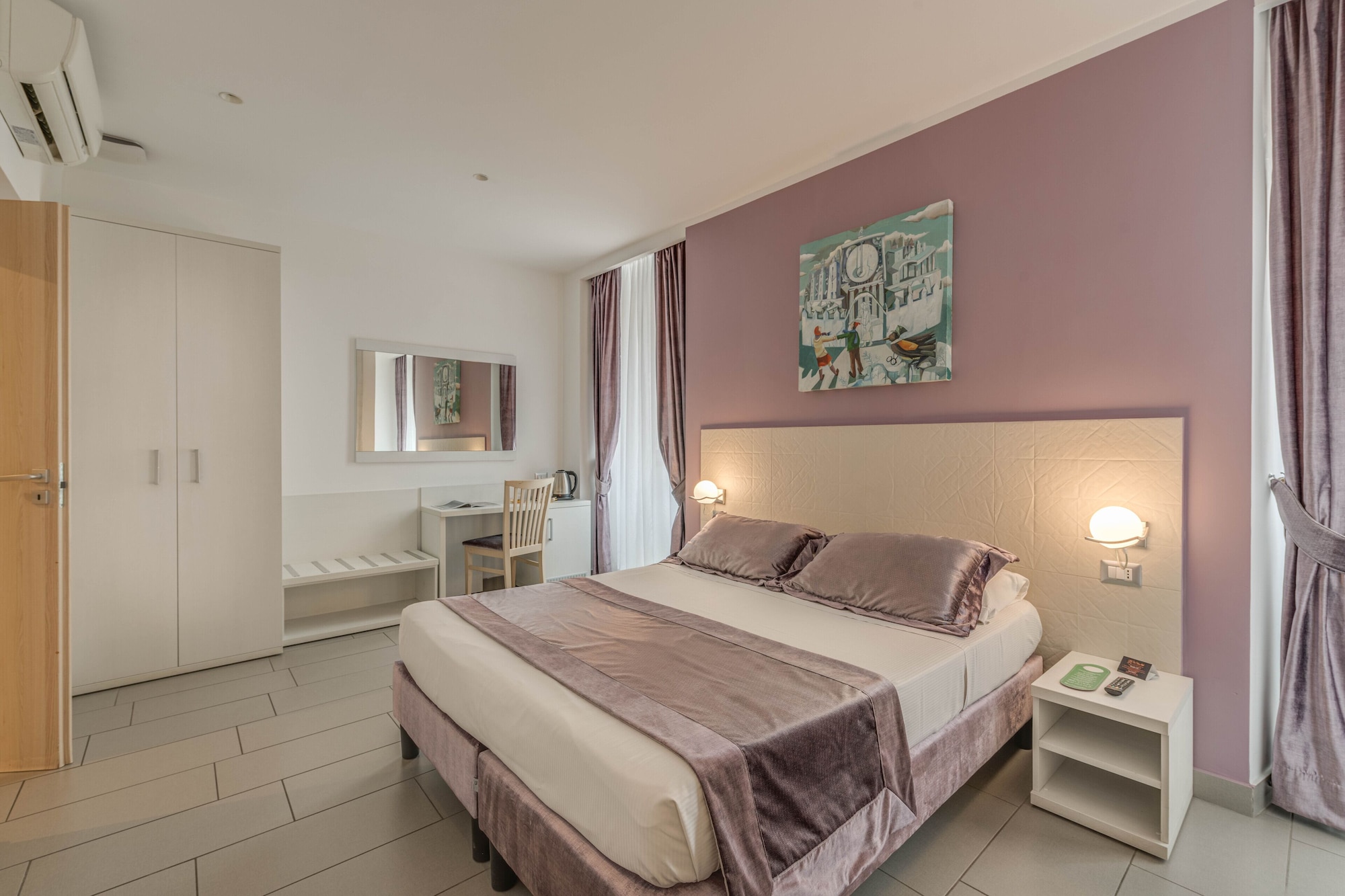 ROOM, QUADRUPLE