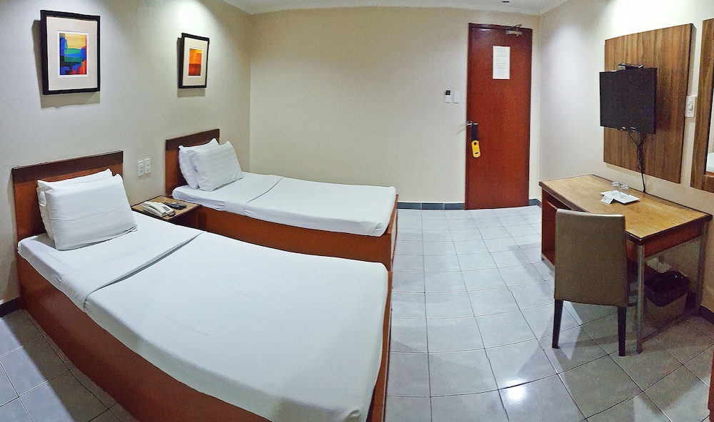 Golden Valley Hotel 20/67