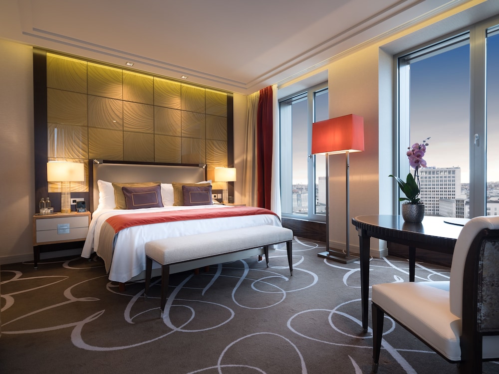 Waldorf Astoria Hotel 18/68