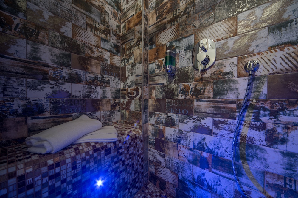 Navona Rooms with Jacuzzi 35/71