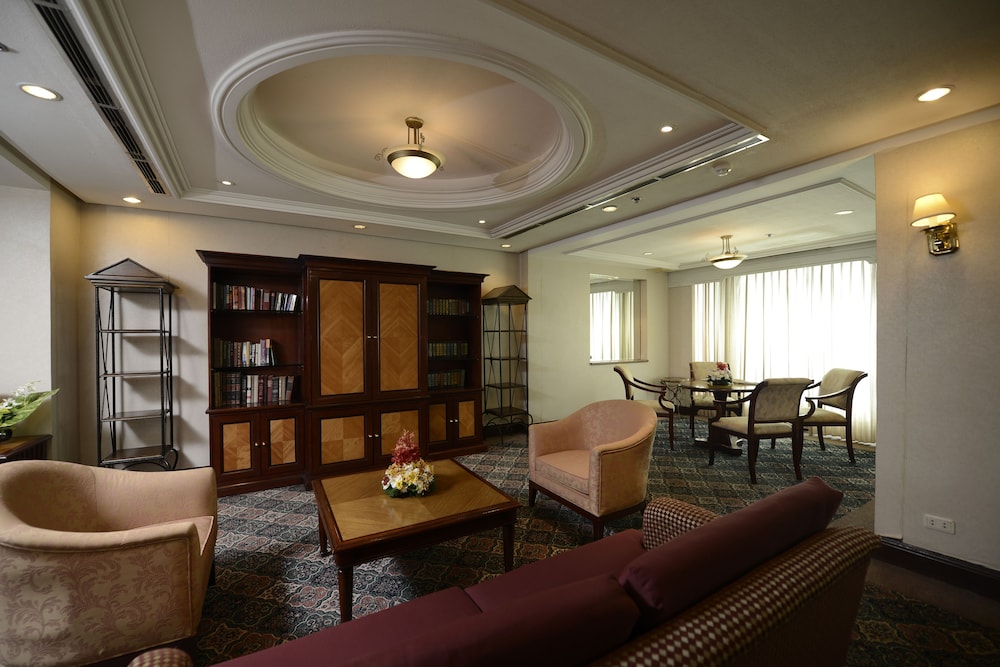 Grand Regal Hotel Davao 30/50