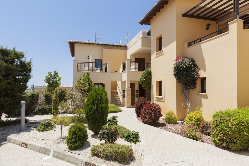 Aphrodite Hills Rentals – Junior Villas photo4