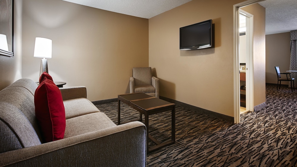 Best Western Los Alamitos Inn & Suites 25/38
