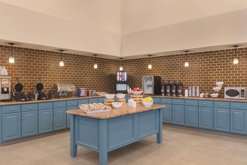 Country Inn & Suites by Radisson, London, KY 35/41