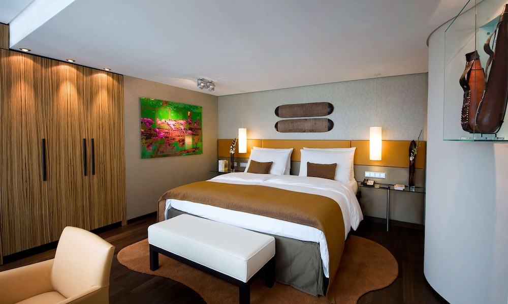 LUXURY, SUITE