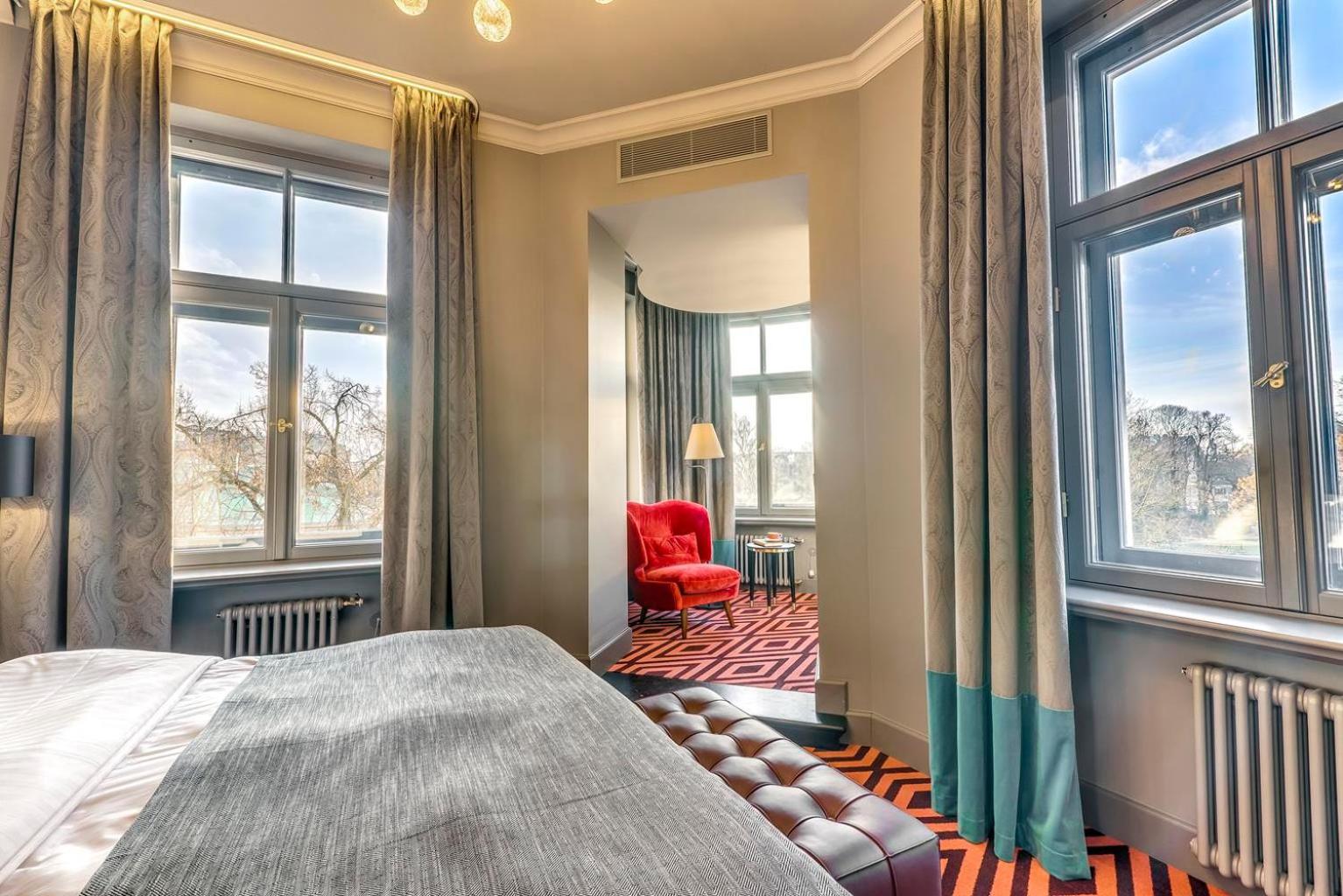 Deluxe, Suite