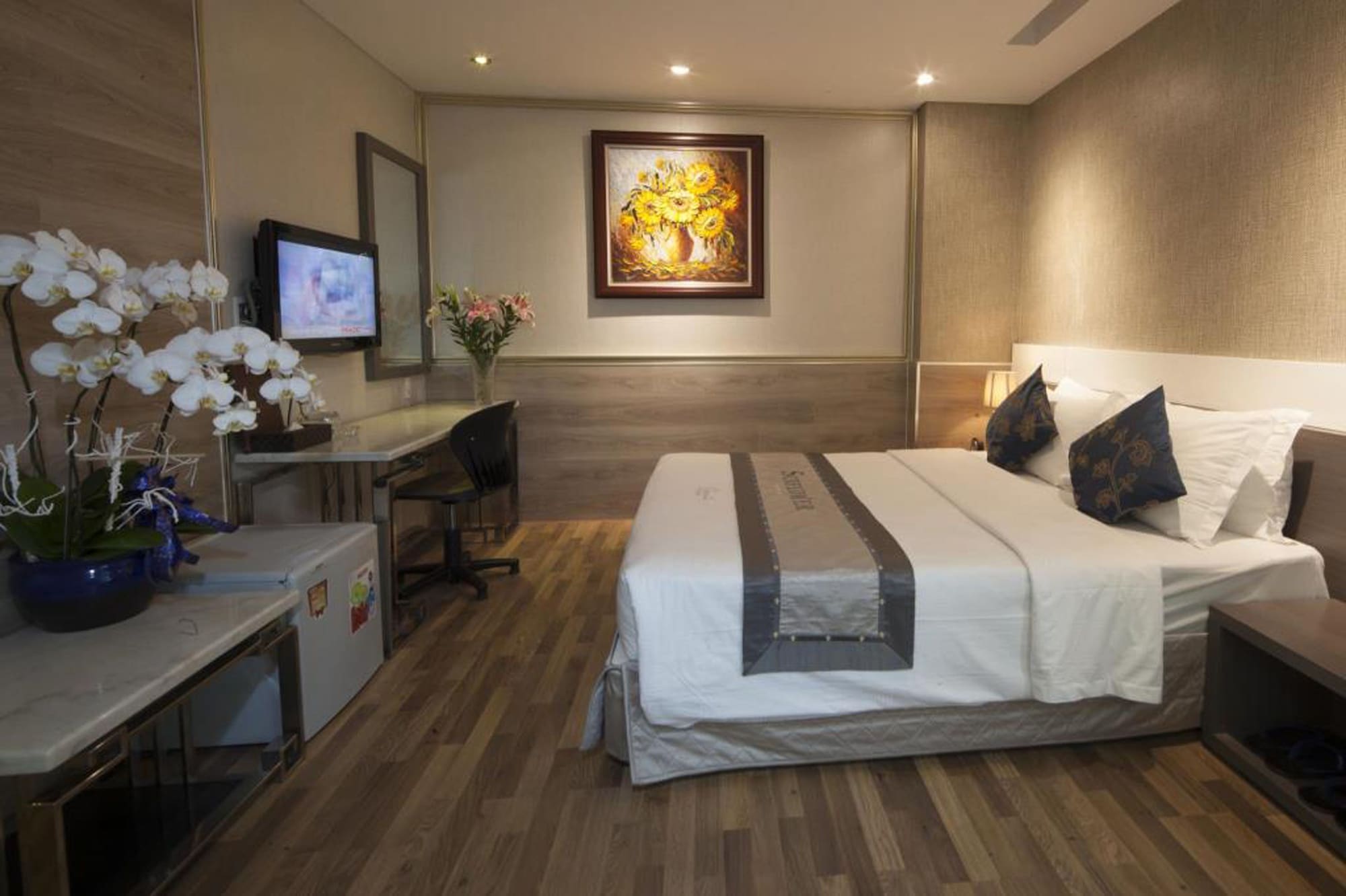 DELUXE, DOUBLE BED