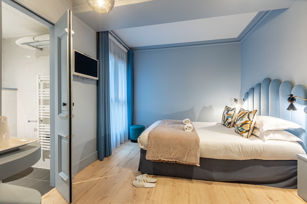 Room, Double Bed