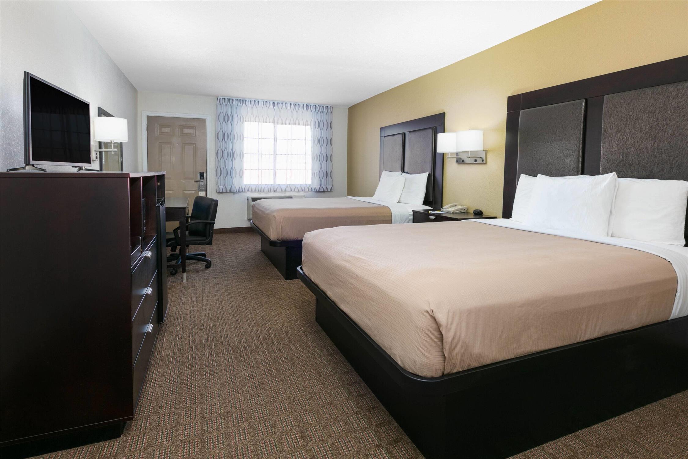 Days Inn By Wyndham Granbury 26/49