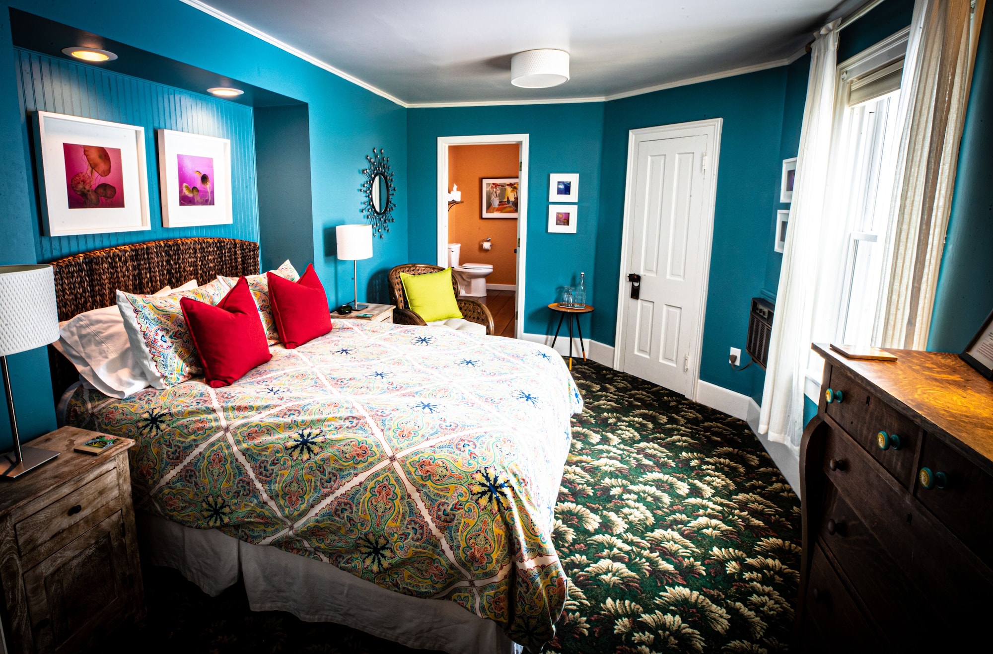 غرفة قياسية بسرير كوين، Twin Oaks Inn 2/5