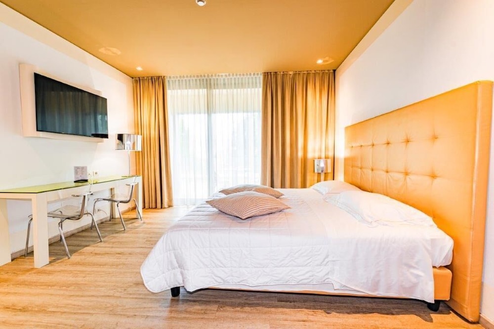 One Hotel & Restaurant 20/50