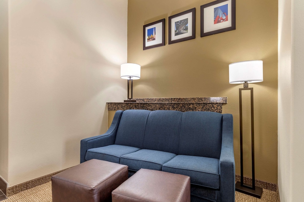 Comfort Suites West Dallas Cockrell Hill 26/35