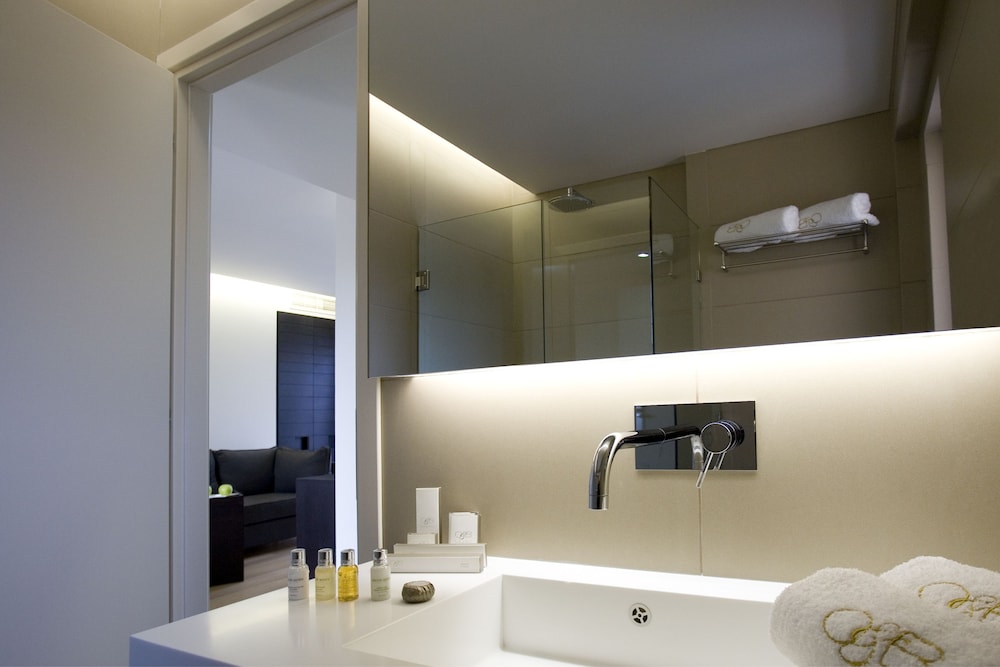 O and B Athens Boutique Hotel 50/50