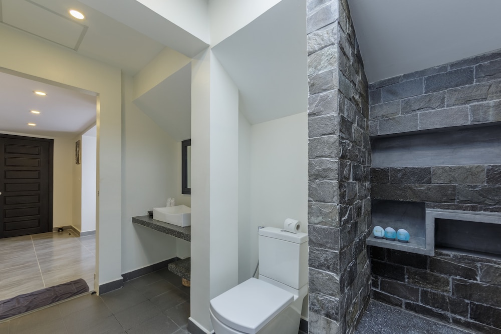 CENTRAL SUITE RESIDENCE 76/76