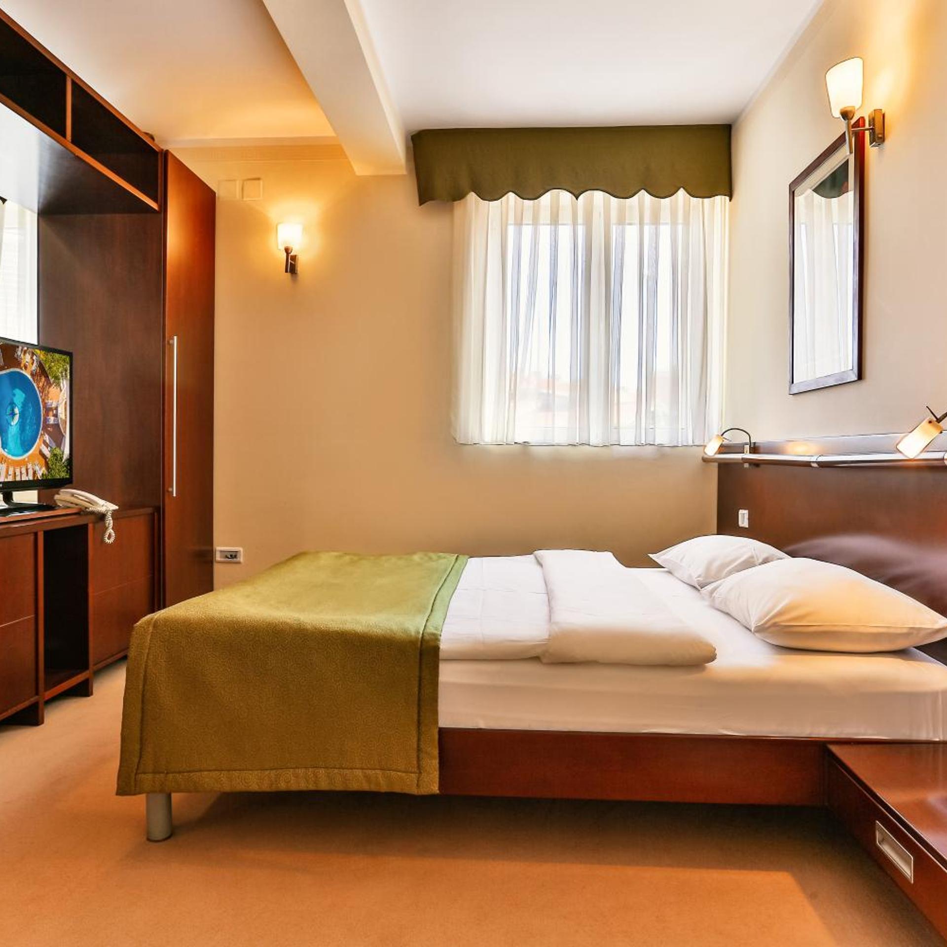 Hotel Max Prestige 12/50