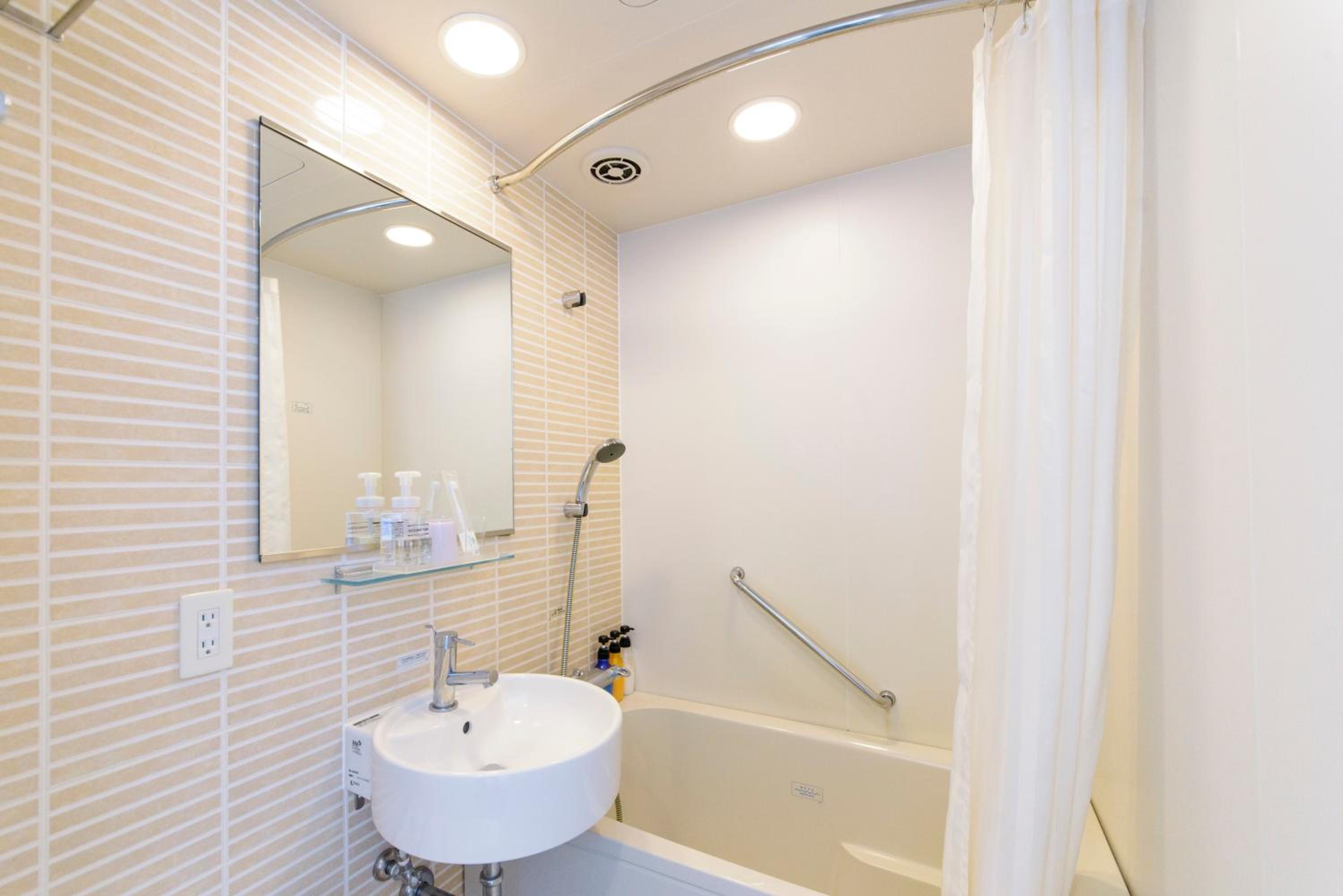 Separate bath Single Room Smoking، Nishitetsu Resort Inn Naha 5/8