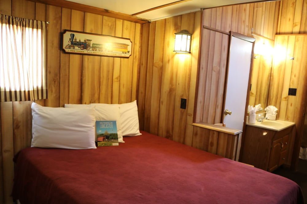 Red Caboose Motel 13/50
